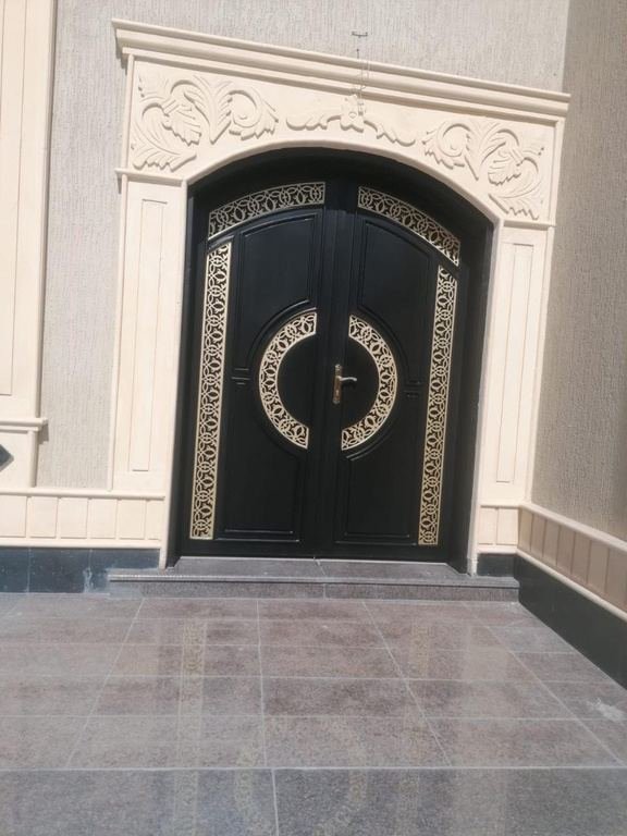باب رئيسي مزخرف